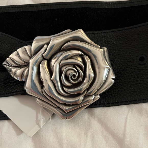 Brighton black leather belt with silver rose - Picture 5 of 15
